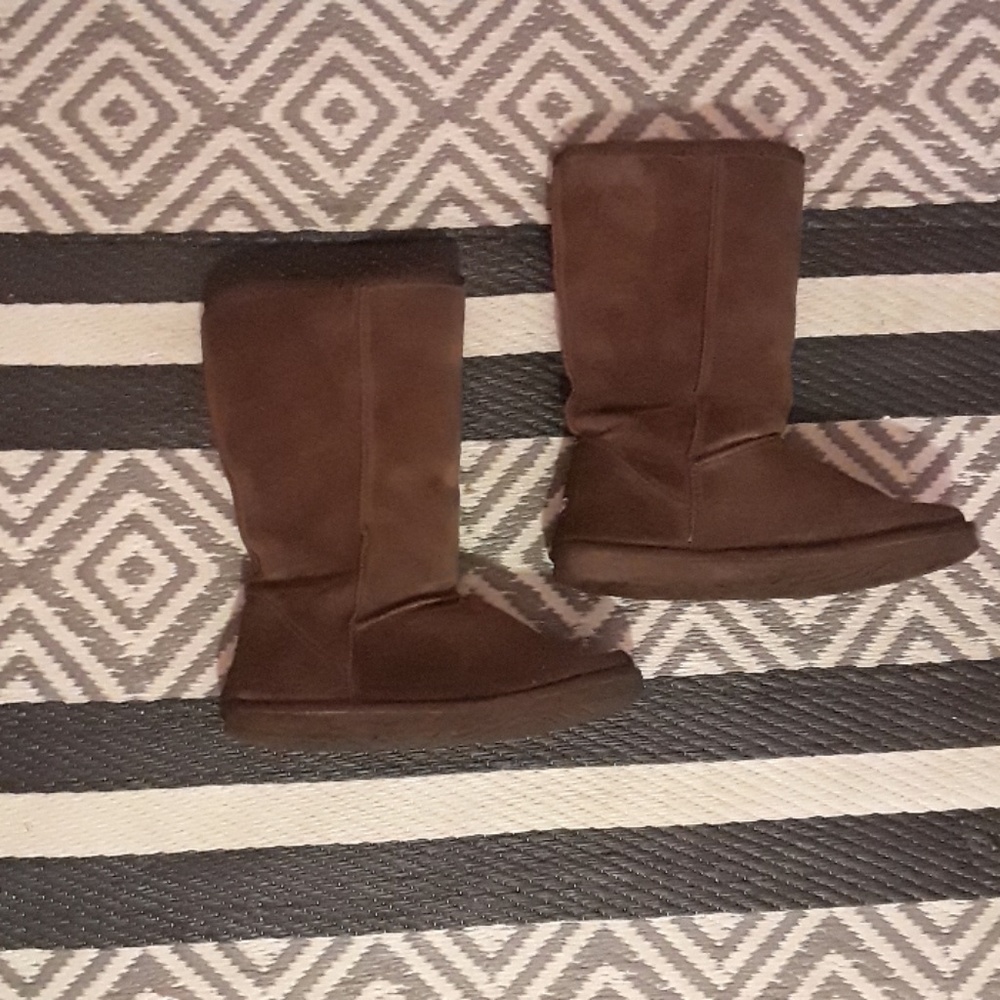 Brown uggs